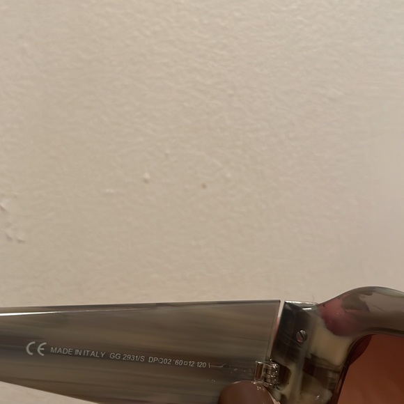 Seasonless Gucci Sunglasses that look like bone - EUC - Picture 6 of 9